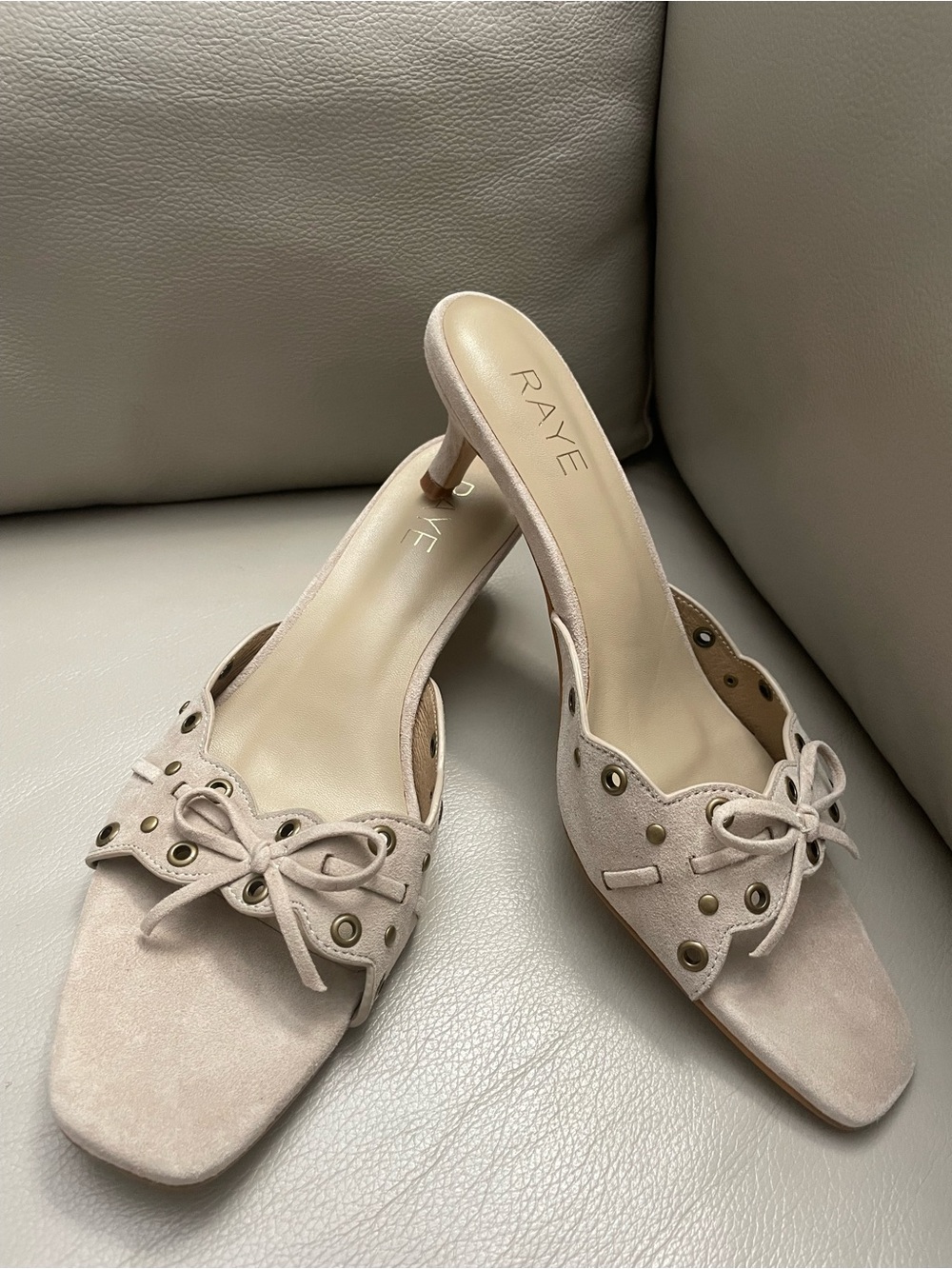 RAYE Pale Beige Suede Bow-Trim Slide Mules Sz.9